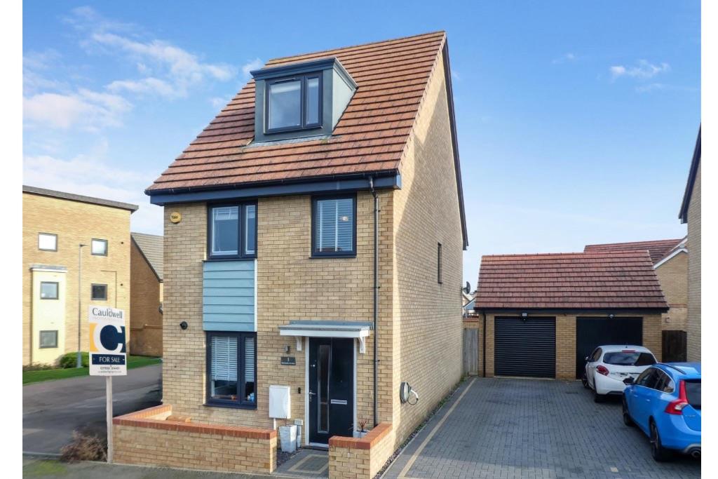 3 bed property in Berrenda Avenue, Whitehouse